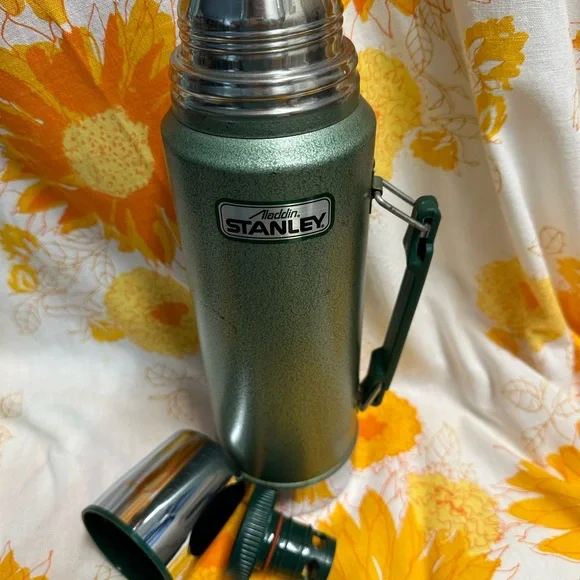 Vintage STANLEY Aladdin Green Thermos with handle Quart Size - Picture 1 of 6